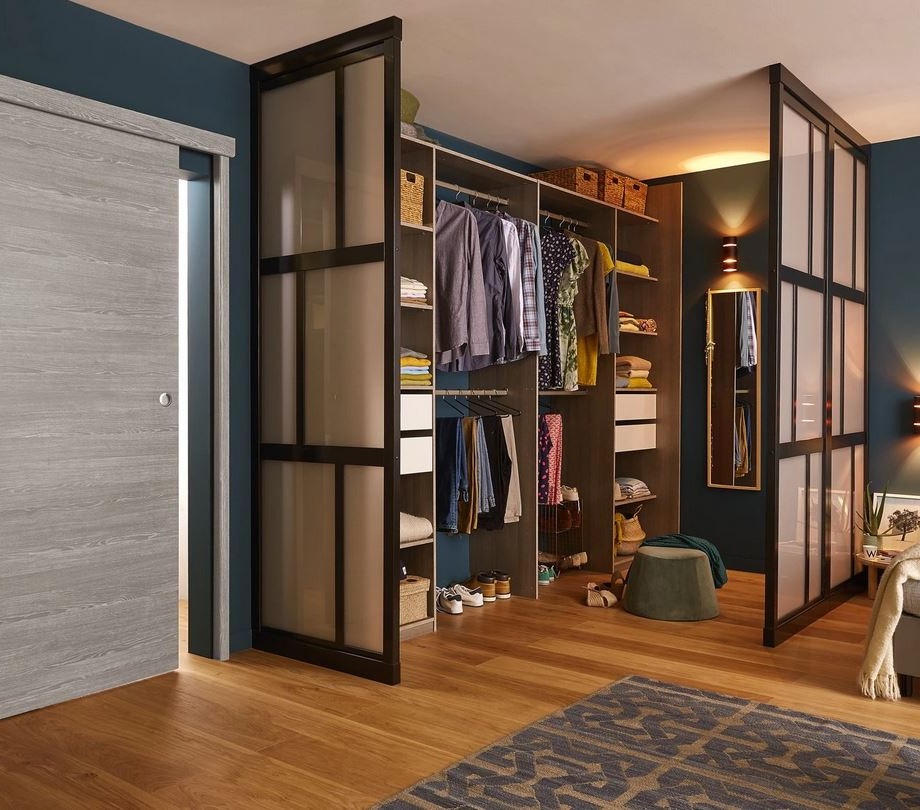 Joli Dressing Dans Le Coin De La Chambre