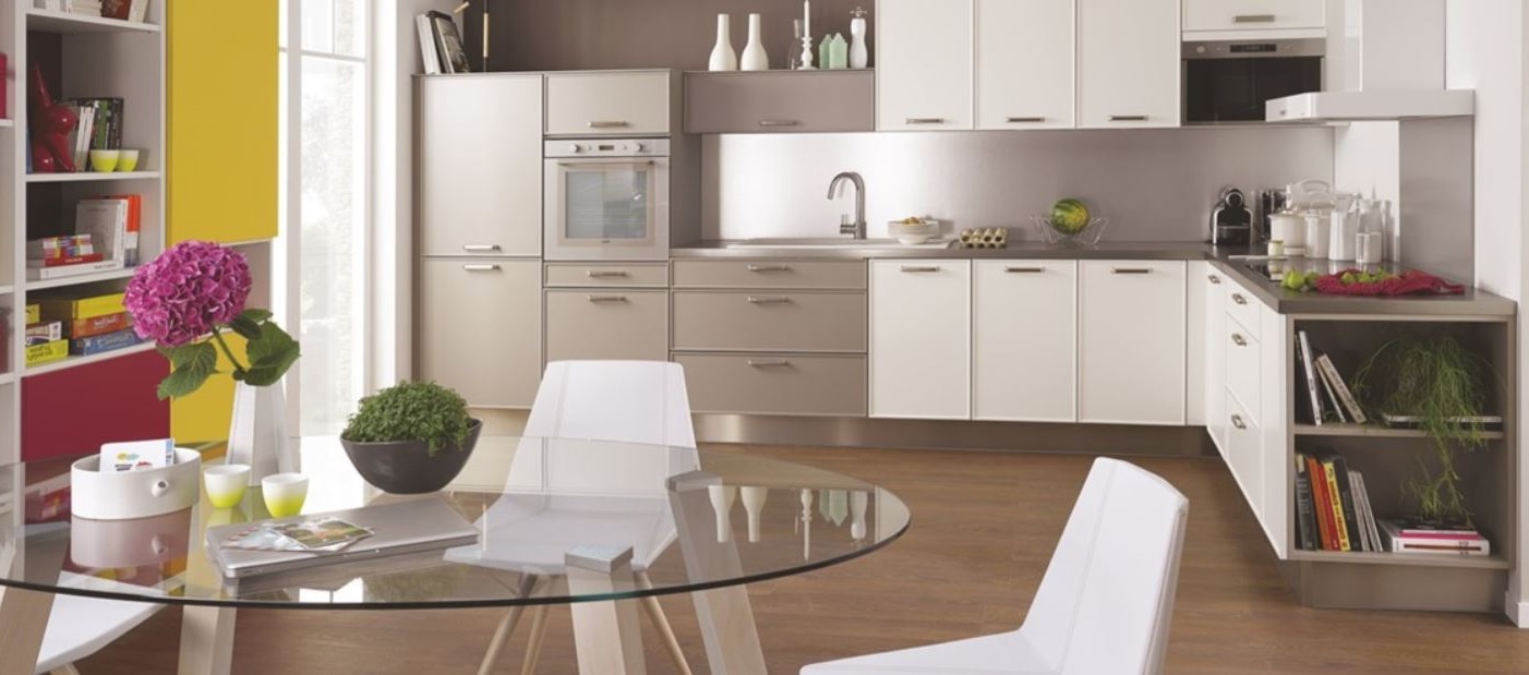 Cuisine Laquée Taupe Et Blanche –