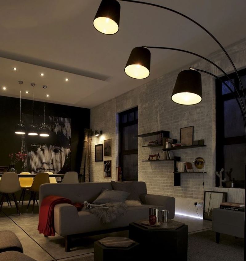 Lampadaire Design Noir Et Trois Fois Plus Lumineux –