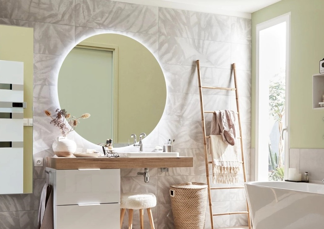 Un éclairage Au Niveau Du Miroir