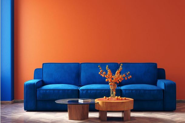 Canapé Bleu Et Mur Orange –