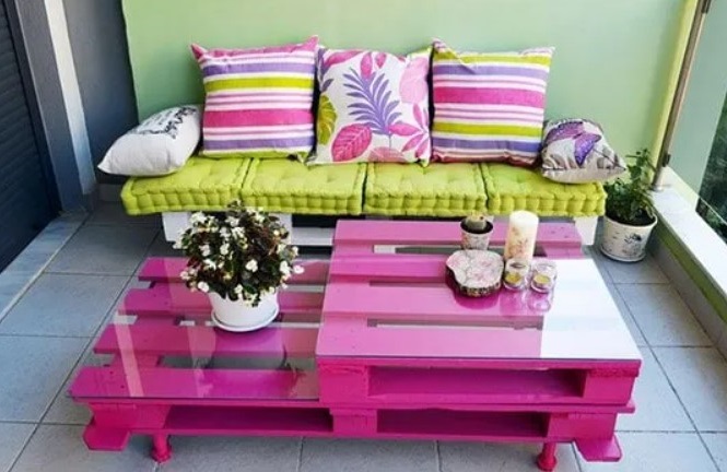 Table basse palette rose
