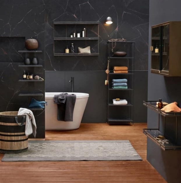 Salle De Bain Noire Avec Du Bois