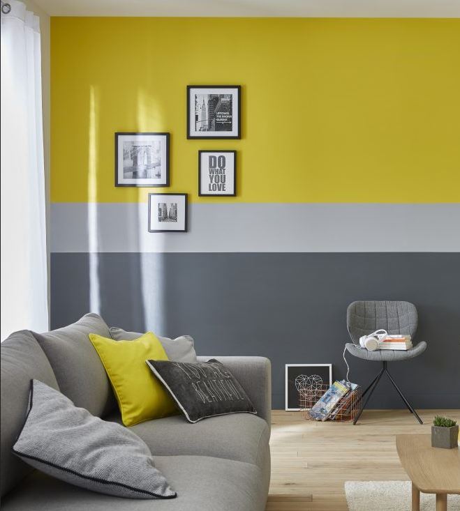 Salon Avec Mur Jaune –