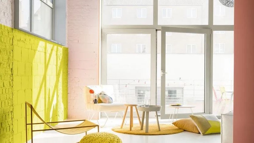 Corail Et Jaune Moutarde Tout En Douceur –