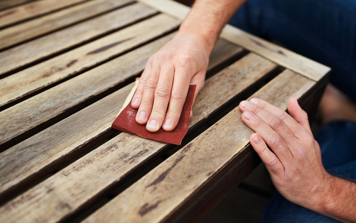 Poncer Une Table En Bois