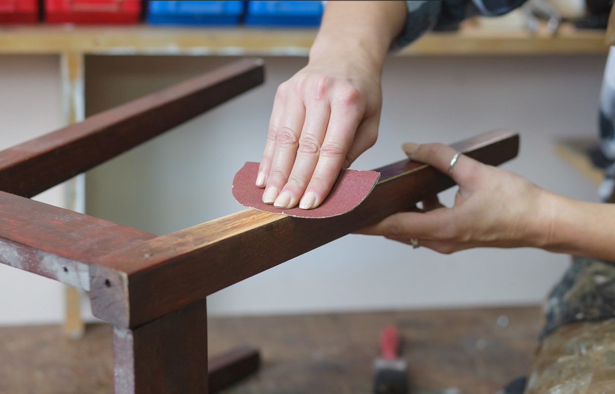 Décaper Et Poncer Meuble Vernis