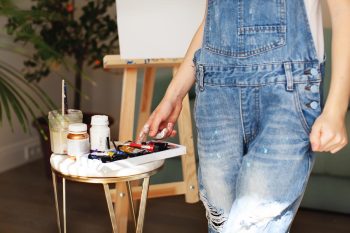 Vetement avec des taches de peinture
