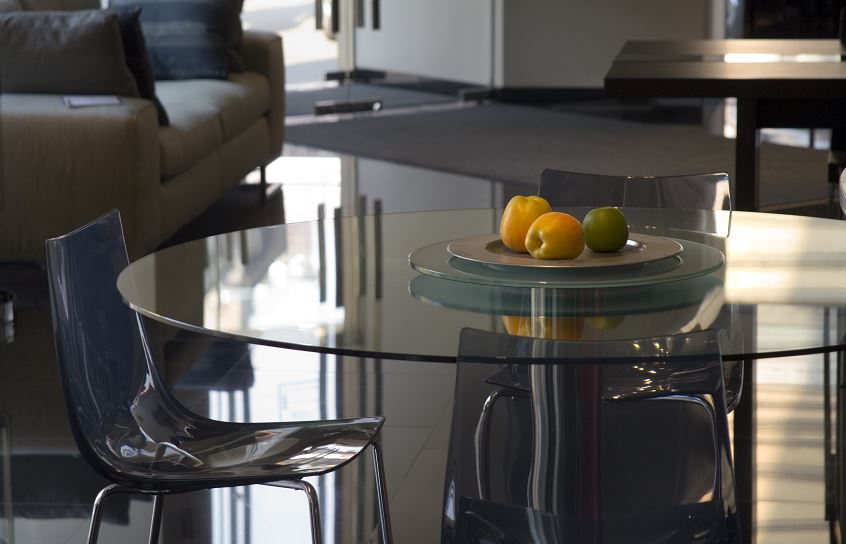 Table Ronde En Verre Dans Un Salon