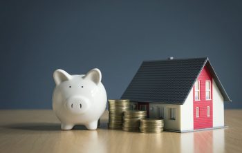 Concept Investissement Maison Argent Tirelire