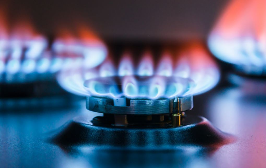 Gros Plan D'un Bruleur De Gaz D'une Gazinière Allumé
