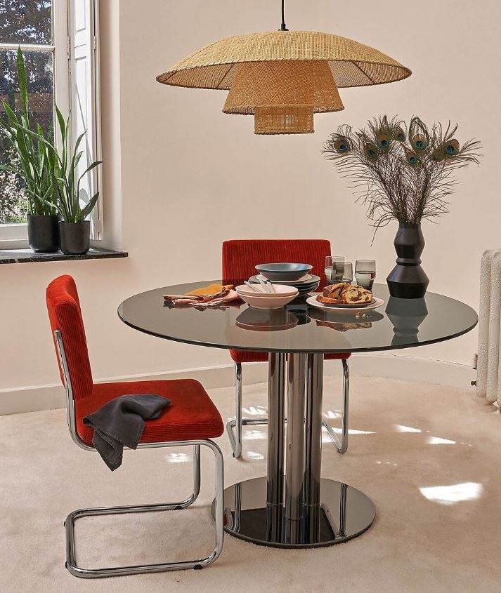 salle à Manger Beige Et Rouge