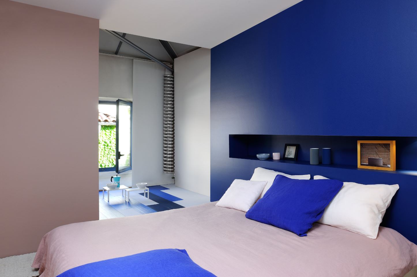 chambre Bleu électrique Et Rose